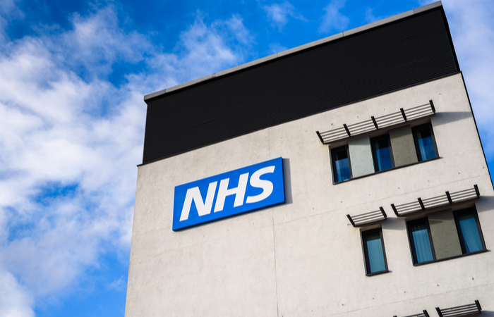 Two NHS trusts give 34,000 staff early access to pay